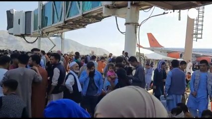 Pánico en Kabul tras toma del poder de los talibanes en Afganistán