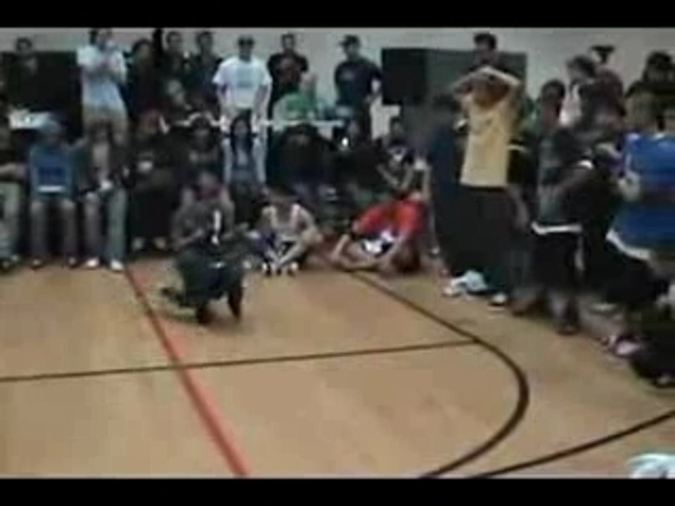 Breakdance d'un enfant de 6 ans