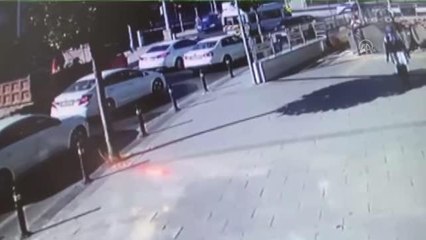 Üsküdar'da refüje çarpan otomobilin sürücüsü yaralandı
