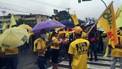 Botello y seguidores protestan frente a Congreso por devolución de 30% fondos AFP