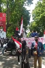 Mahasiswa Demo PPKM di Depan Kantor Gubernur NTB