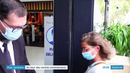Covid-19 : le pass sanitaire entre en vigueur à l'entrée des grands centres commerciaux