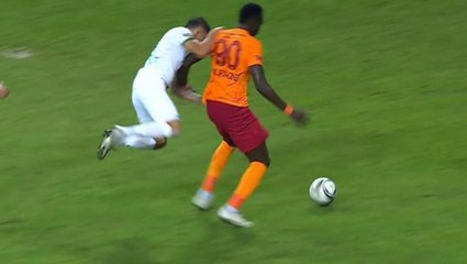 Hüsamettin "Tut"tu! Diagne'ye yaptığı müdahaleyle kırmızı kart görmesi alay konusu oldu