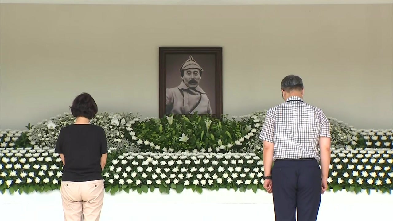 홍범도 장군 임시 안치된 '대전 현충원'에 참배 행렬 이어져 / YTN