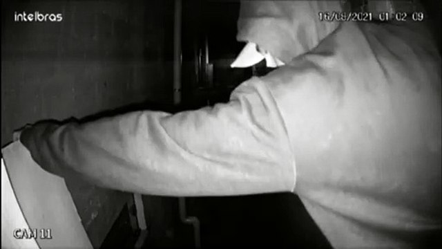 Dupla tenta furtar em distribuidora de bebidas no Florais do Paraná; Câmera registrou a ação