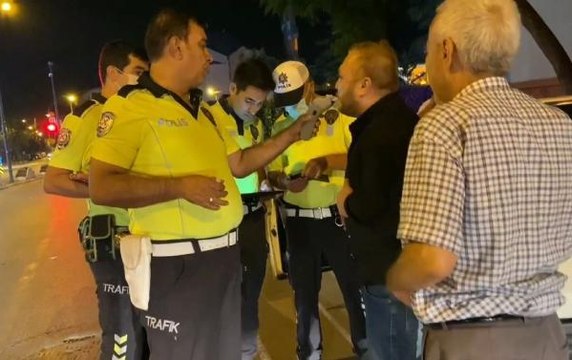 Bursa'da 2.56 promil alkollü olduğu belirlenen sürücü polis ekiplerine 'Yeni kasap dükkanı açtım dedi