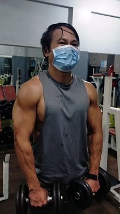 shoulders ripped
