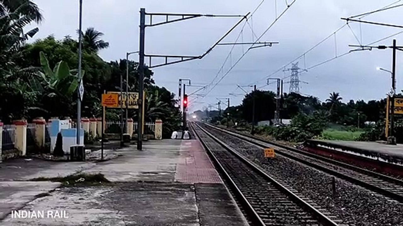ROUTE DIVERTED __ 03174 AGARTALA-SEALDAH KANCHANJUNGA FESTIVAL SPECIAL LEADING BY WAP-7