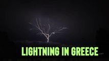 'TREE-SHAPED LIGHTNING BOLT Brings Good News for Greeks Amid Raging Forest Fires'