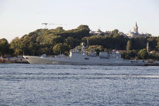 RUS SAVAŞ GEMİSİ SARAYBURNU LİMANI'NA DEMİRLEDİ