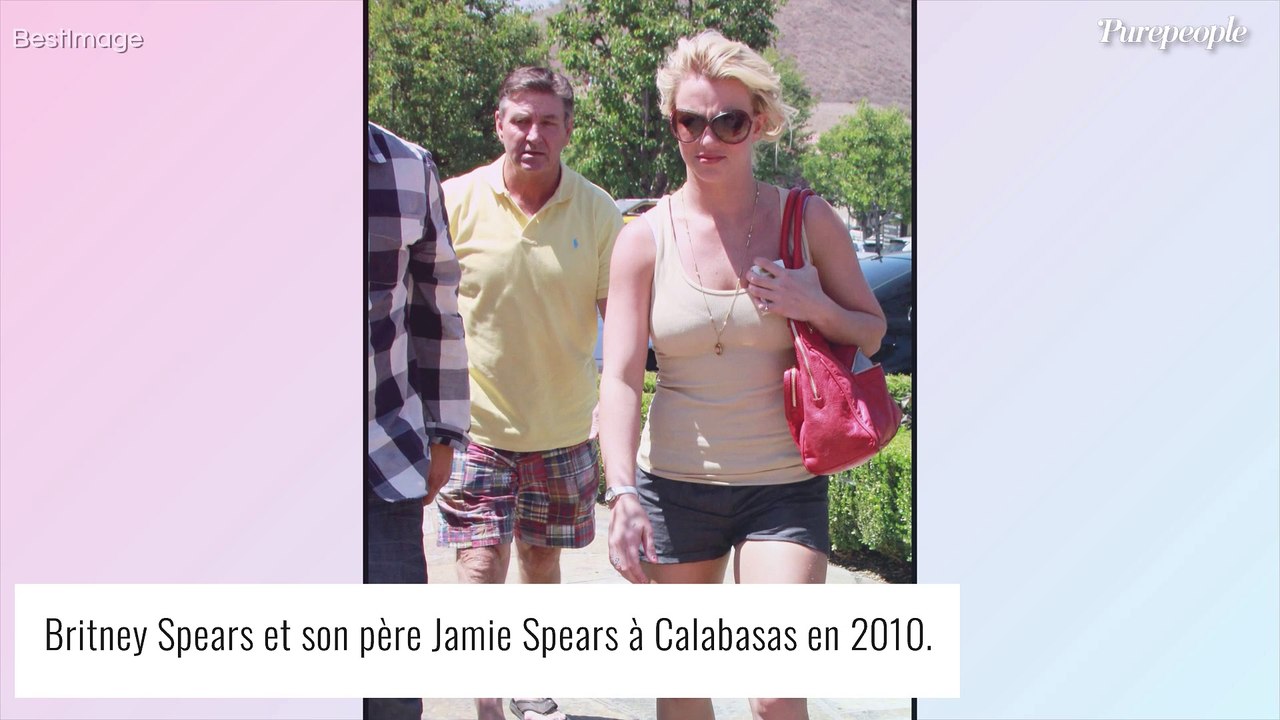 Britney Spears libre et topless, elle pose en bottes rouges pour remercier ses fans !