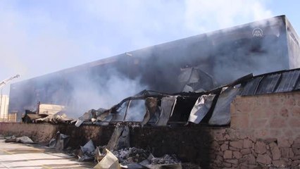 Son dakika haberi... Tekstil fabrikasında çıkan yangına müdahale sürüyor