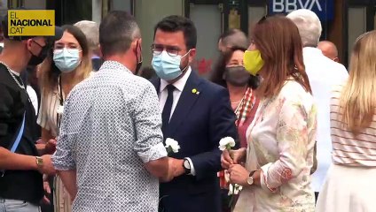Ofrena floral a l'homenatge a les víctimes del 17-A