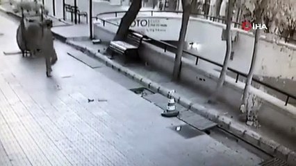 Yoldaki mazgalları böyle çaldılar