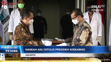Pengambilan Naskah Asli Teks Proklamasi Tulisan Tangan Bung Karno
