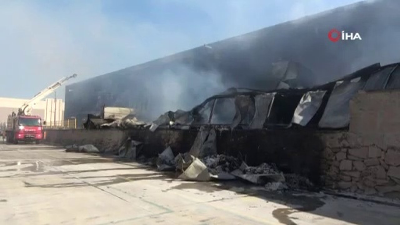 15 saattir yanan fabrikaya müdahale devam ediyor