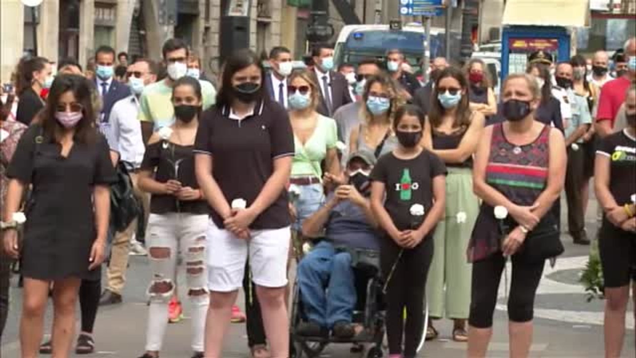 Barcelona recuerda a las víctimas del atentado...