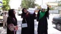 Afganistan'da 4 kadın Taliban'ı protesto etti: 