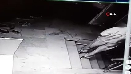 Ayakkabı hırsızlığı güvenlik kameralarına yansıdı