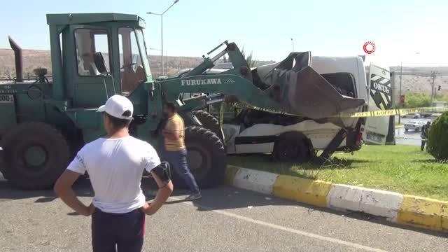 İş makinesi öğrenci servisini biçti: 13 yaralı