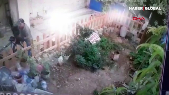 Çaldığı bisikleti geri getirdi; o anlar güvenlik kamerasına yansıdı