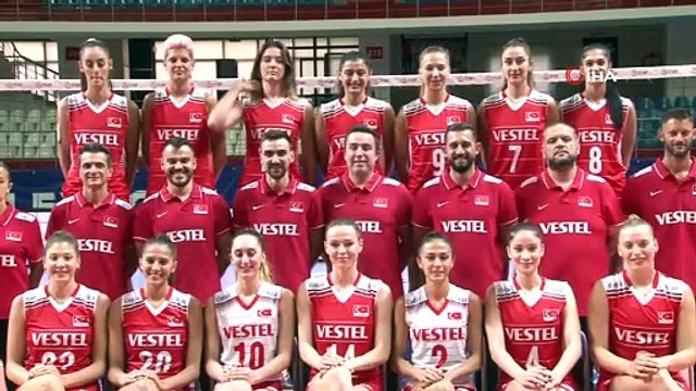 Eda Erdem Dündar: 'İyi bir olimpiyat geçirdik sadece sonunu iyi bitiremedik'- A Milli Kadın Voleybol Takımı Kaptanı Eda Erdem Dündar:- 'Hedefimiz Avrupa Şampiyonası’nda başarılı olabilmek'- 'Bu kadar ilgi, alaka g...