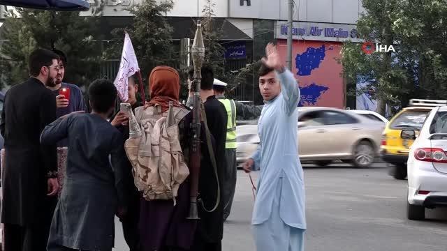 Taliban'ın kontrolü ele aldığı Kabil sokakları görüntülendi