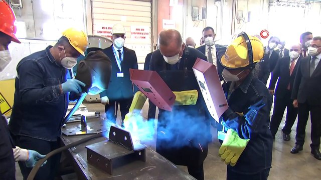 Cumhurbaşkanı Erdoğan ile kaynak yapan usta Melek Tuğ: “Türk kadınına, Türk kadının gücüne, emeğine güvenmeye devam edin '