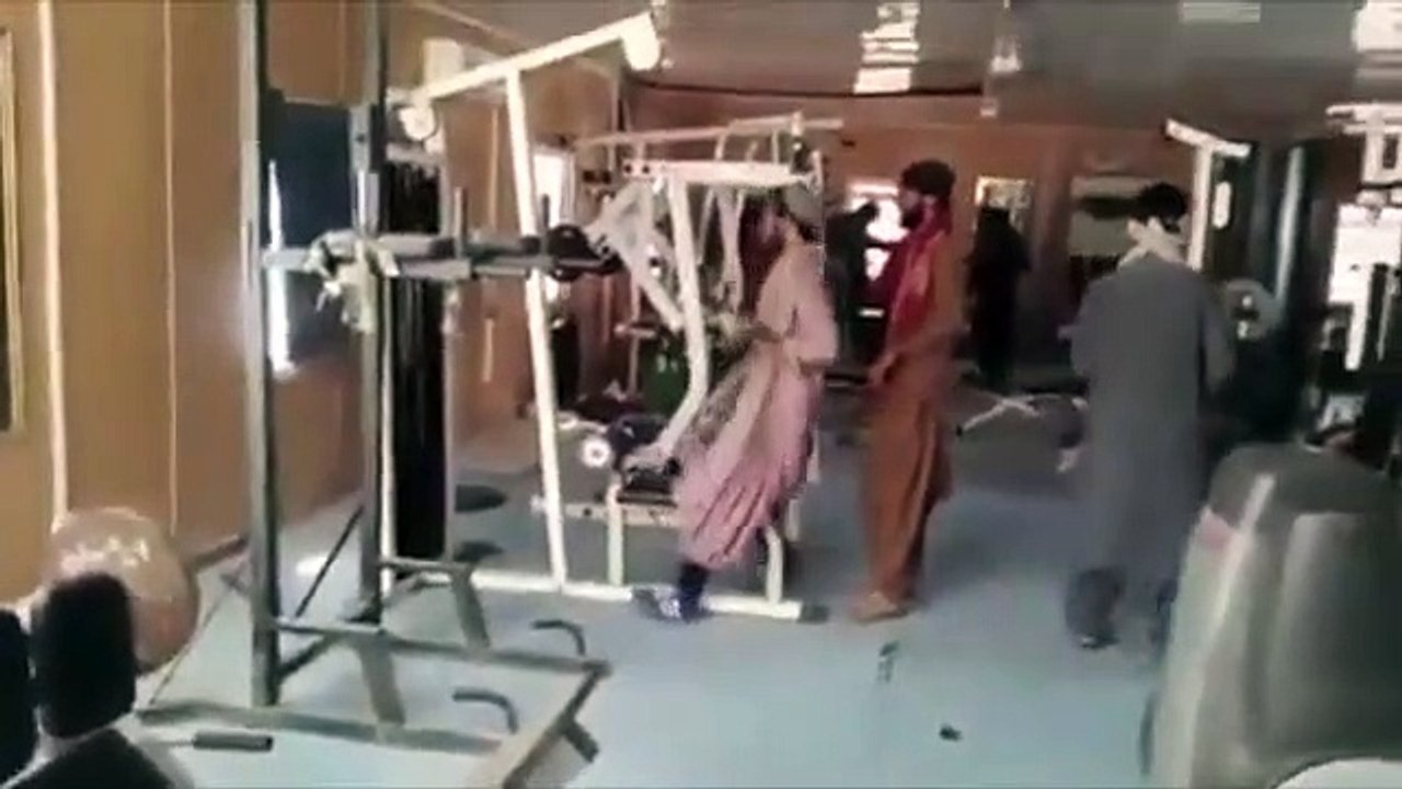 Les talibans s'amusent à Kaboul après avoir pris le controle de la ville