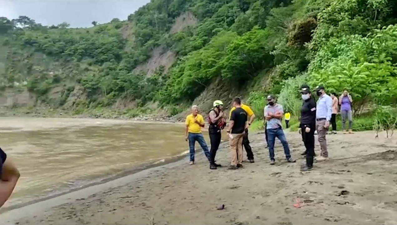 ext-rescatistas-encuentran-carro-donde-viajaba-pareja-170821