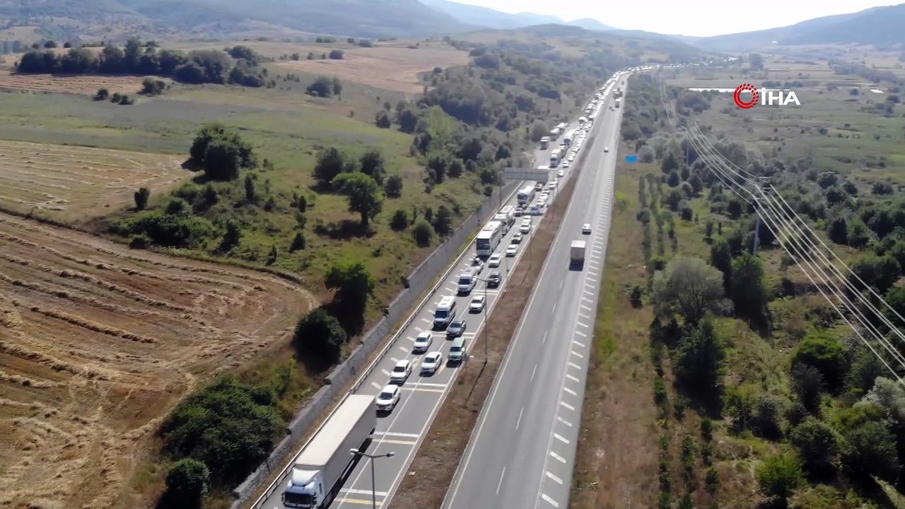 TEM’in Ankara yönü yol çalışması sebebiyle trafiğe kapatıldı