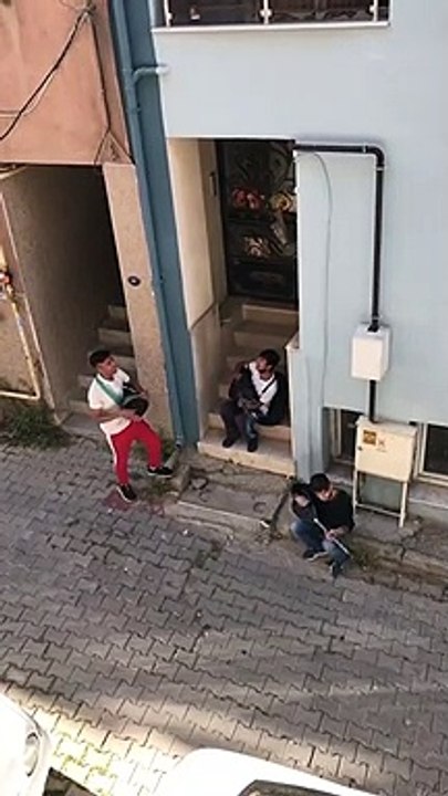 Grup üç Kardeşler yalan dünya