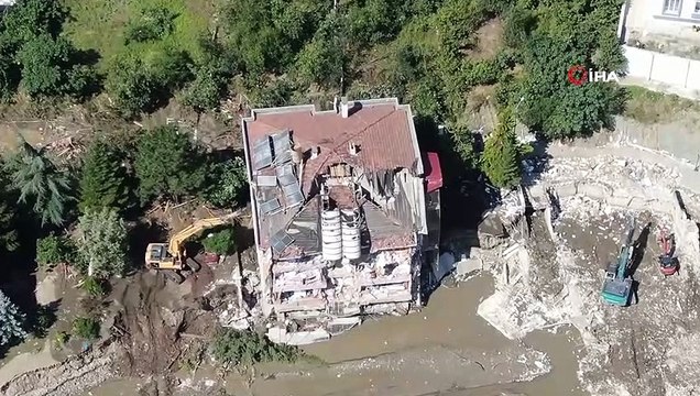 Kastamonu Bozkurt ilçesinde selde çöken 8 katlı Ölçer apartmanının müteahhidi Mehmet Özken Esenyurt’ta gözaltına alındı.