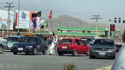 Talibanes prometen permitir el "paso seguro" de civiles al aeropuerto de Kabul