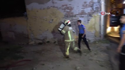 Metruk bina alev alev yandı