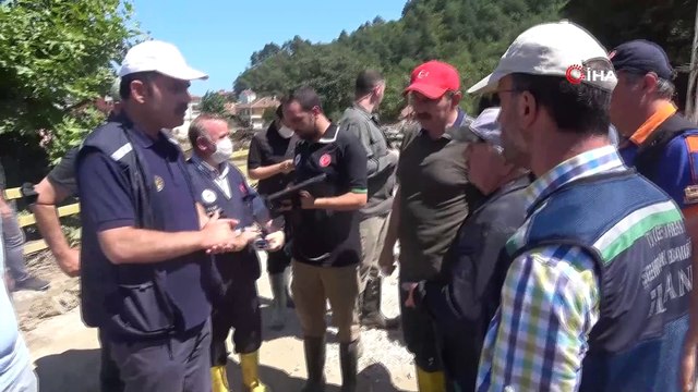 Bakan Kurum, selde zarar gören binaları yerinde inceledi