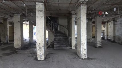 Yaşadıklarını gözyaşlarıyla anlattı... Tavanı yangın tüpüyle kırarak hem kendini hem de komşusunu kurtardı