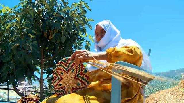 صناعة القش.. فن جميل تحافظ عليه مسنة فلسطينية من الاندثار