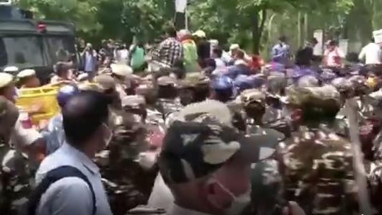 Maharaja's statue vandalised: BJP protests near PAK embassy