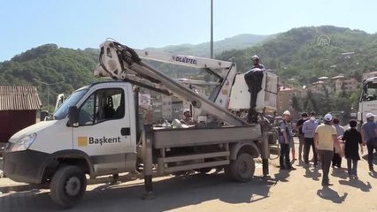 KASTAMONU - Bozkurt'ta ağır hasarlı binalar dışındaki yerlere enerji verilmeye başlandı