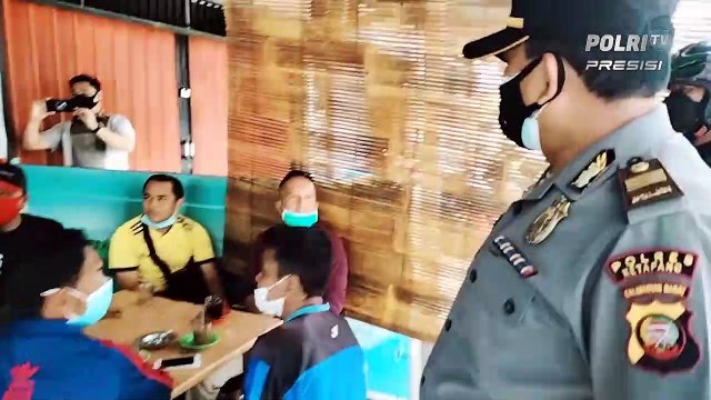 Polres Ketapang Bagikan Masker Gratis untuk Warga Cegah Covid-19