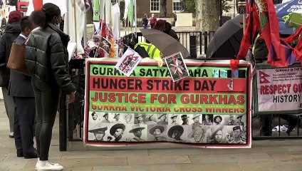 Британия: гуркхи требуют достойной пенсии