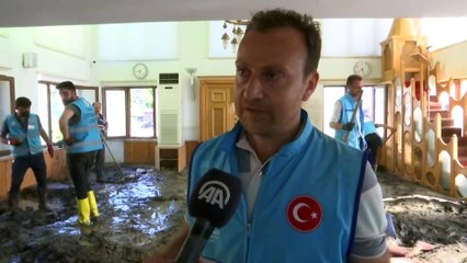 Bozkurt'ta selden etkilenen camiyi cuma namazına yetiştirmek için canla başla çalışıyorlar