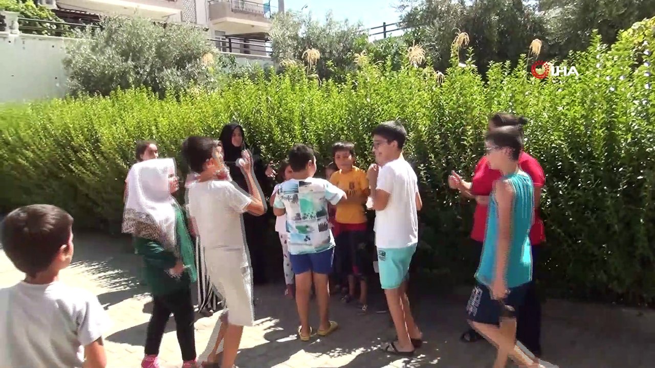 Çocuklar ağızlarında yumurta taşıdı, halat çekme yarışı yaptı
