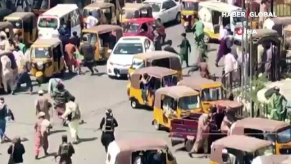 Afganistan'da Taliban'a 'bayrak' protestosu: 2 ölü, 12 yaralı