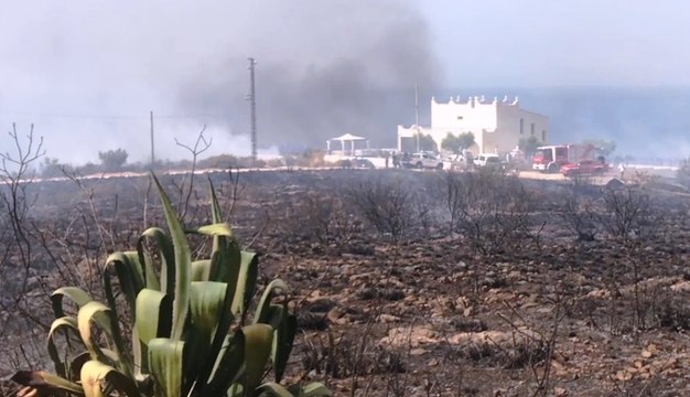 Incendi nel Palermitano, fiamme minacciano case ad Altavilla Milicia (18.08.21)