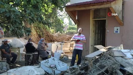 Vali Ayhan afet bölgesinde yaraları sarıyor