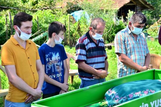 Samsun'da kızını isteyen akrabası tarafından öldürülen kadın defnedildi