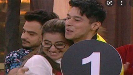 Bigg Boss OTT:  फैंस को पसंद आया Akshara और Pratik का नया बॉन्ड तो दिया ये नाम Prakshara,| FilmiBeat