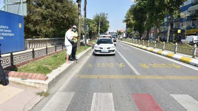 YAYA GEÇİDİNDE OTOMOBİLİN ÇARPTIĞI 2 KİŞİ YARALANDI; SÜRÜCÜ GÖZALTINDA